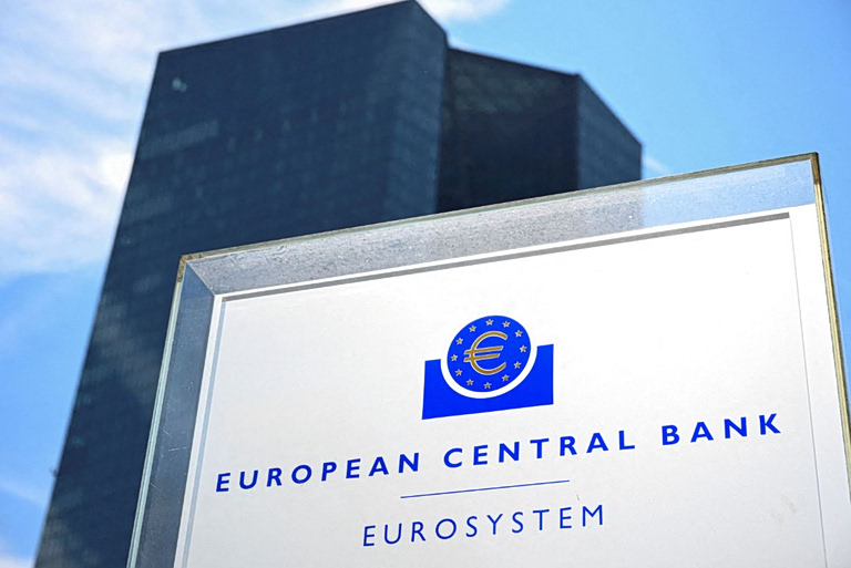 ΕΚΤ: Αύξηση επιτοκίων τον Ιούνιο, μειώσεις έως το 2027 - Η έρευνα του Bloomberg