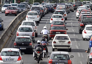 Χάος στους δρόμους της Αττικής – Στο «κόκκινο» η κίνηση στον Κηφισό και στην Αττική Οδό