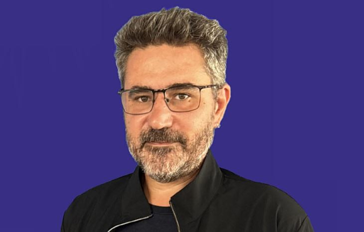 Πέθανε σε ηλικία 48 ετών ο γιος της Θεανώς Φωτίου, Βασίλης Ρίζος