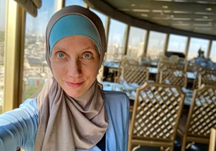 Ιράκ: Ελεύθερη η αμερικανίδα δημοσιογράφος Σέλι Κίτελσον