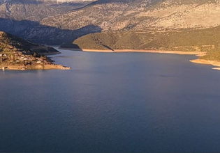 Μόρνος: Τριπλασιάστηκαν τα αποθέματα νερού – Βυθίστηκε ξανά το χωριό Κάλλιο