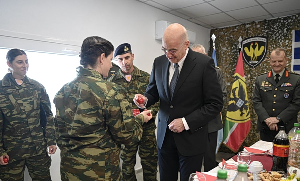 Δένδιας: Στο επιτηρητικό φυλάκιο «126» στον Έβρο ο ΥΠΕΘΑ