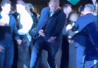 Ουγγαρία: Ο ξέφρενος χορός του μελλοντικού υπουργού Υγείας μετά τη νίκη του Μαγιάρ στις εκλογές