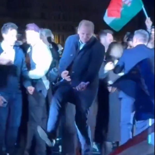 Ουγγαρία: Ο ξέφρενος χορός του μελλοντικού υπουργού Υγείας μετά τη νίκη του Μαγιάρ στις εκλογές