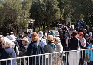 Διεθνής Ημέρα Μνημείων: «Πλημμύρισαν» οι αρχαιολογικοί χώροι λόγω ελεύθερης εισόδου