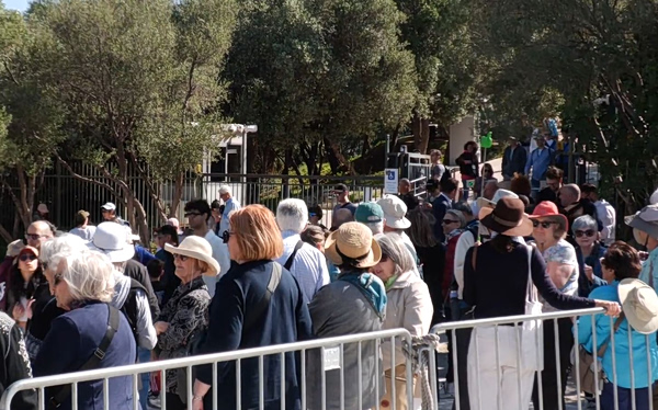 Διεθνής Ημέρα Μνημείων: «Πλημμύρισαν» οι αρχαιολογικοί χώροι λόγω ελεύθερης εισόδου