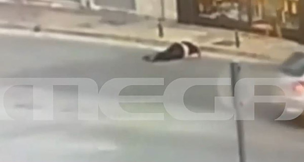 Παλλήνη: Καρέ καρέ ο άγριος ξυλοδαρμός κοσμηματοπώλη