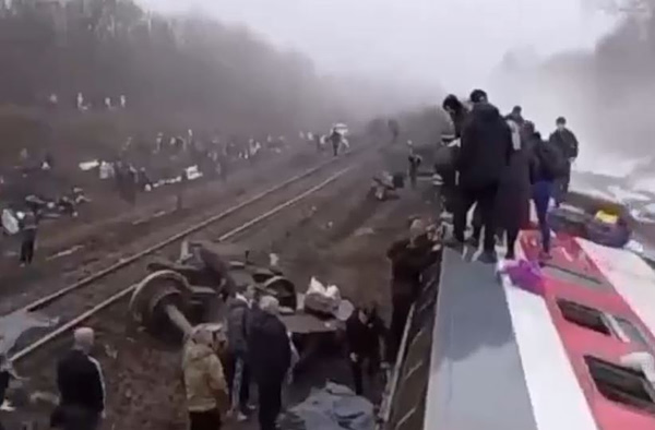 Ρωσία: Τουλάχιστον 22 άνθρωποι τραυματίστηκαν σε εκτροχιασμό τρένου