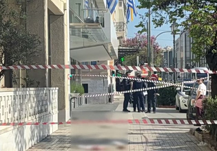 Γυναίκα έπεσε από τον δεύτερο όροφο του υπουργείου Τουρισμού και σκοτώθηκε