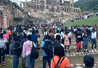 Αϊτή: Τραγωδία σε δημοφιλές αξιοθέατο  – Τουλάχιστον 30 νεκροί σε ποδοπάτημα, ανάμεσά τους παιδιά