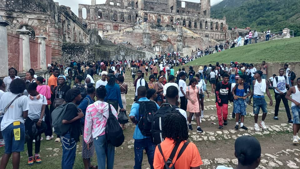 Αϊτή: Τραγωδία σε δημοφιλές αξιοθέατο  – Τουλάχιστον 30 νεκροί σε ποδοπάτημα, ανάμεσά τους παιδιά