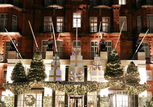 Λονδίνο: Πώς ο πόλεμος στο Ιράν «παγώνει» τα πολυτελή ξενοδοχεία και τη ζήτηση από τη Μέση Ανατολή