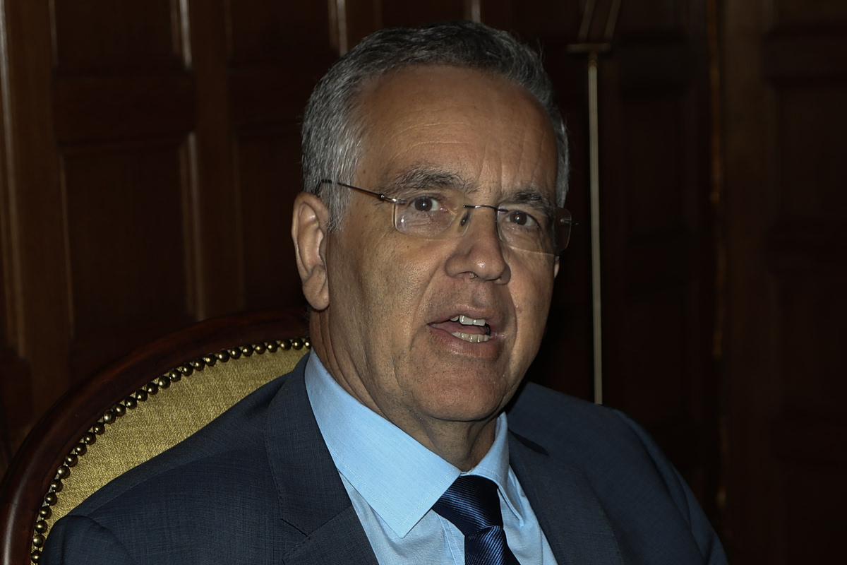 Σοβαρό επεισόδιο έξω το σπίτι του Ισίδωρου Ντογιάκου – Κουκουλοφόροι αναποδογύρισαν ΙΧ και προξένησαν φθορές