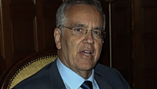 Σοβαρό επεισόδιο έξω το σπίτι του Ισίδωρου Ντογιάκου – Κουκουλοφόροι αναποδογύρισαν ΙΧ και προξένησαν φθορές