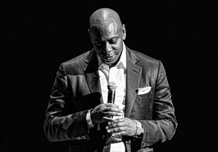 Ντέιβ Τσάπελ εναντίον Ρεπουμπλικανικού Κόμματος – Τα «πολιτικοποιημένα αστεία»