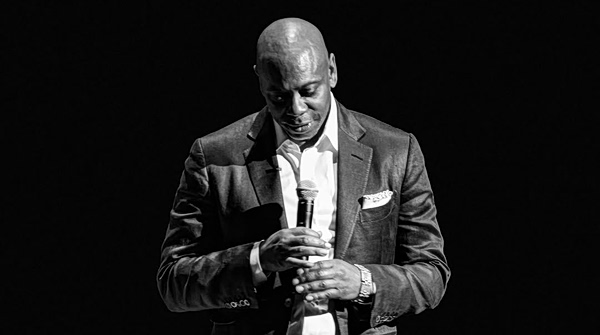 Ντέιβ Τσάπελ εναντίον Ρεπουμπλικανικού Κόμματος – Τα «πολιτικοποιημένα αστεία»