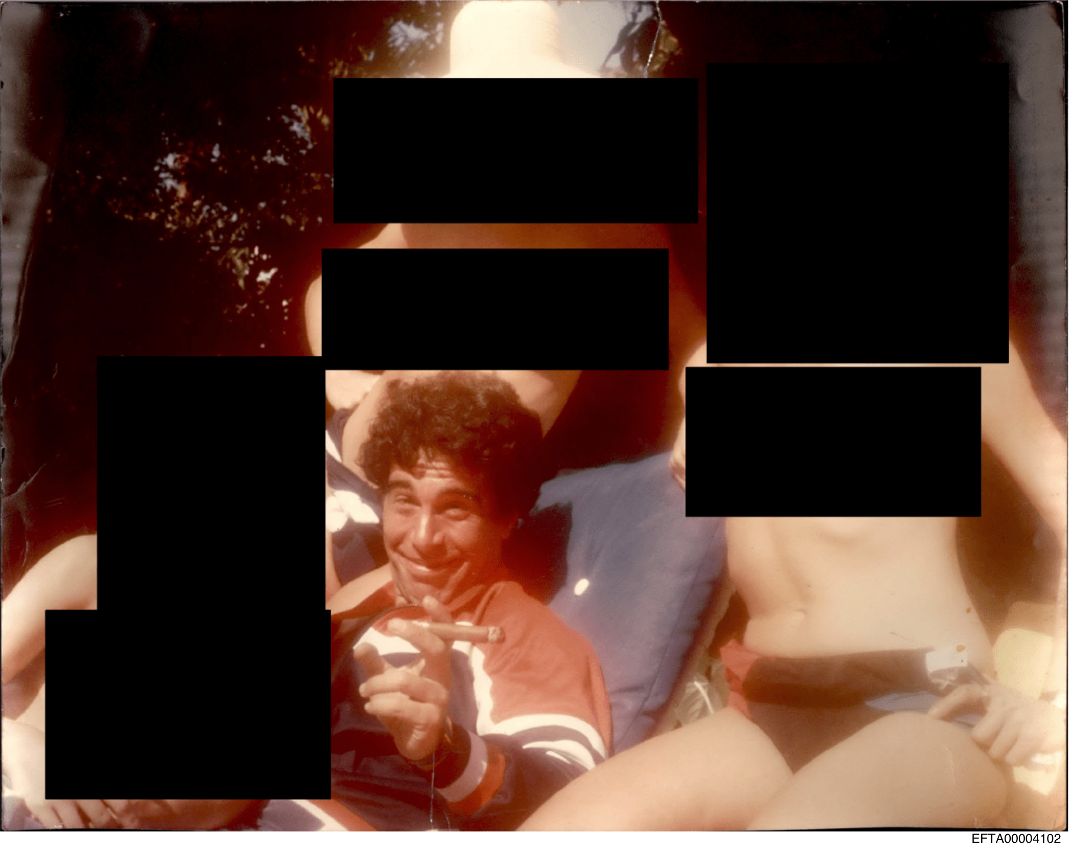 Φωτογραφία που ήρθε στο φως με τη δημοσιοποίηση των λεγόμενων «αρχείων Έπσταϊν» 