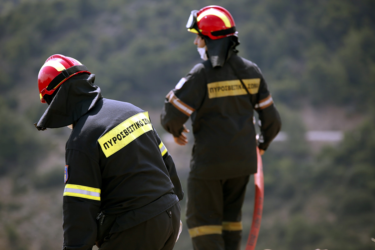 Αυτοκίνητο έπεσε σε γκρεμό στην Πάρνηθα – Επιχείρηση απεγκλωβισμού για τον οδηγό