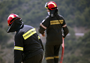 Αυτοκίνητο έπεσε σε γκρεμό στην Πάρνηθα – Επιχείρηση απεγκλωβισμού για τον οδηγό