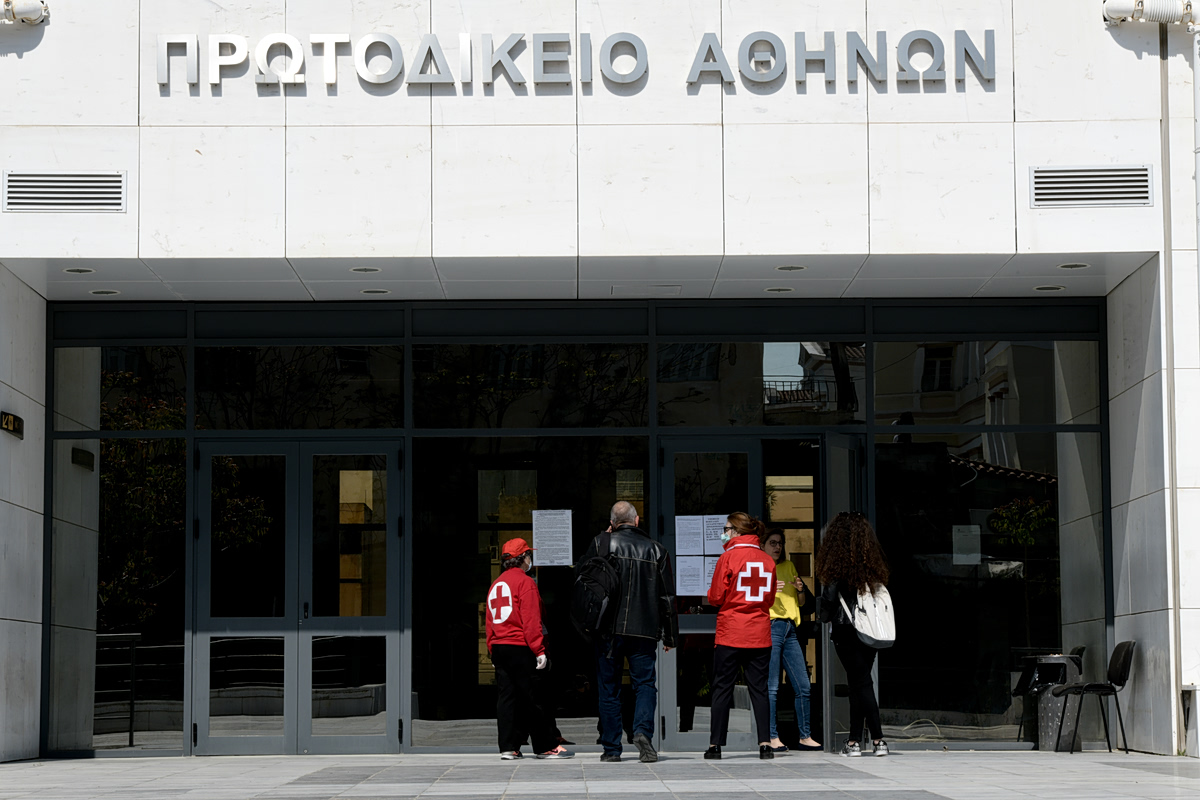 Ένωση Διοικητικών Δικαστών: Εκτεθειμένα τα δικαστήρια απέναντι σε φαινόμενα βίας
