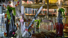 Την Πέμπτη ξεκινάει το εορταστικό ωράριο – Τι ισχύει για την Κυριακή του Πάσχα