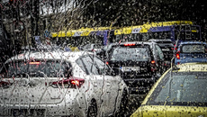 Κίνηση στους δρόμους: Στο «κόκκινο» στην Αττική – Επιδεινώνει την κατάσταση η βροχή