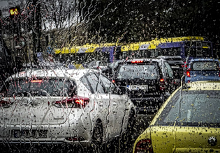 Κίνηση στους δρόμους: Στο «κόκκινο» στην Αττική – Επιδεινώνει την κατάσταση η βροχή