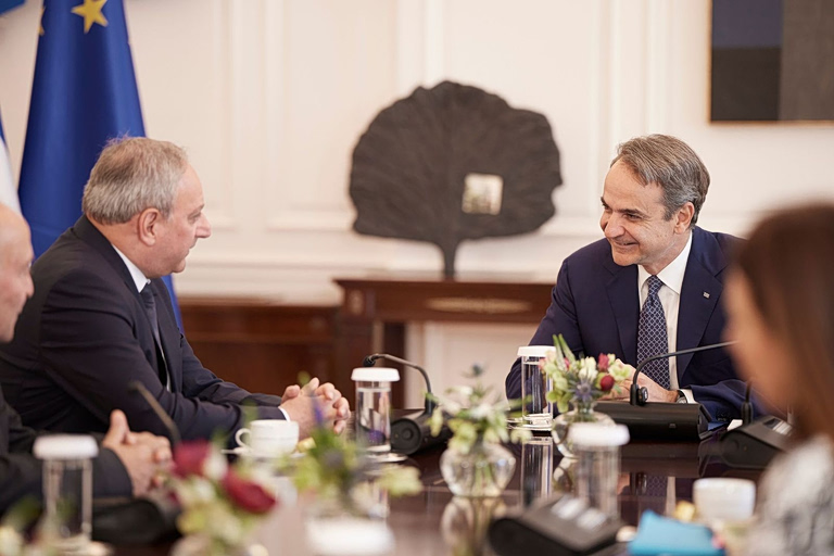 Με τον Στεφάνου του ΑΚΕΛ συναντήθηκε ο Μητσοτάκης – Συζήτησαν για Κυπριακό και Μέση Ανατολή