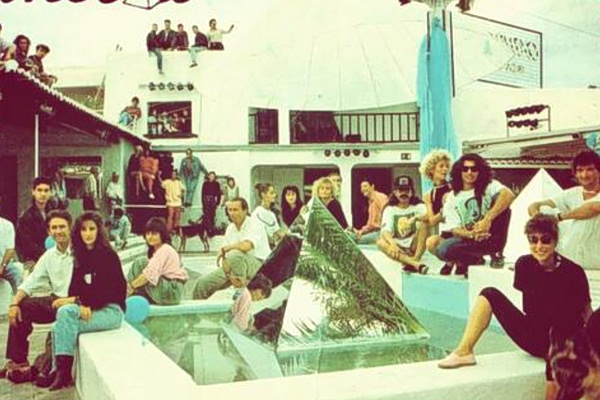 Το κλαμπ Amnesia στην Ίμπιζα έγινε 50, αλλά το «Λευκό Νησί» των Βαλεαρίδων έχασε τη μαγεία