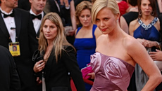 Η μητέρα της Σαρλίζ Θερόν σκότωσε τον πατέρα της – «Δε με στοιχειώνει» λέει η σταρ