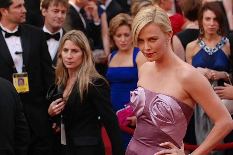 Η μητέρα της Σαρλίζ Θερόν σκότωσε τον πατέρα της - «Δε με στοιχειώνει» λέει η σταρ