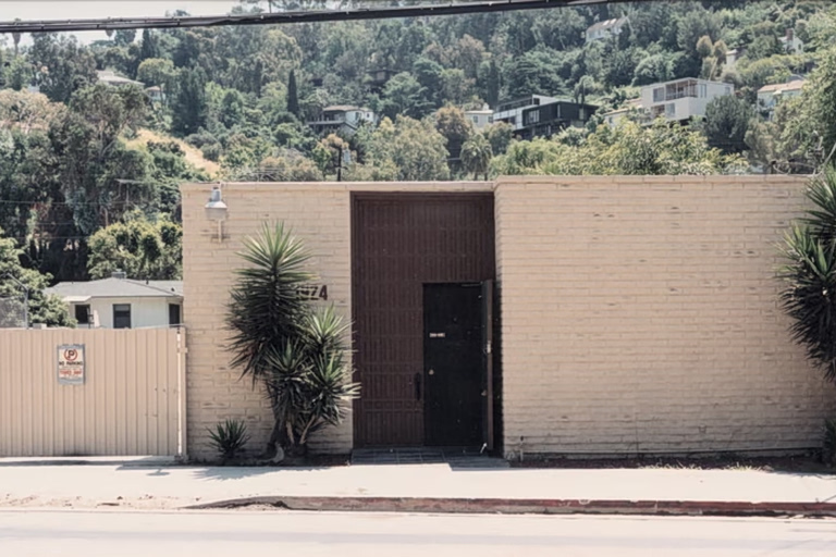 Τα μυστικά σεξ κλαμπ του Λος Άντζελες – Αλήθεια, τι γνώριζαν οι γείτονες;