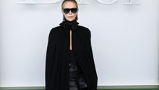 Σαρλίζ Θερόν: Η κορυφαία εμφάνιση χωρίς top, μόνο με ένα εντυπωσιακό κολάρο