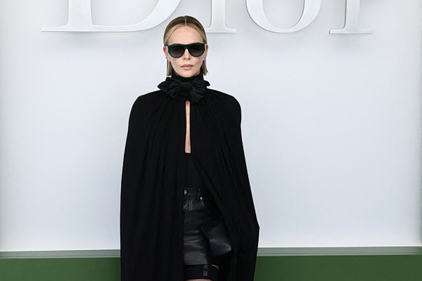 Σαρλίζ Θερόν: Η κορυφαία εμφάνιση χωρίς top, μόνο με ένα εντυπωσιακό κολάρο