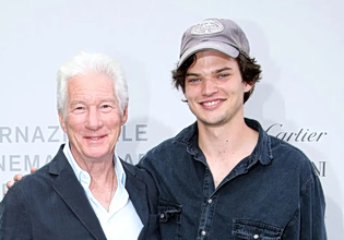 «Η συμβουλή του πατέρα μου» – Τα καθημερινά τηλεφωνήματα του 26χρονου Χόμερ με τον Ρίτσαρντ Γκιρ