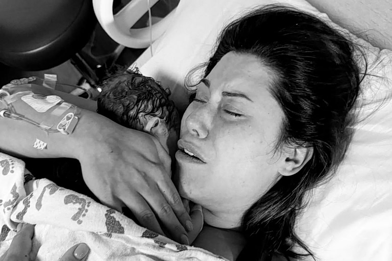 Η κόρη του Eminem μοιράζεται τις πρώτες φωτογραφίες από τη γέννηση της κόρης της