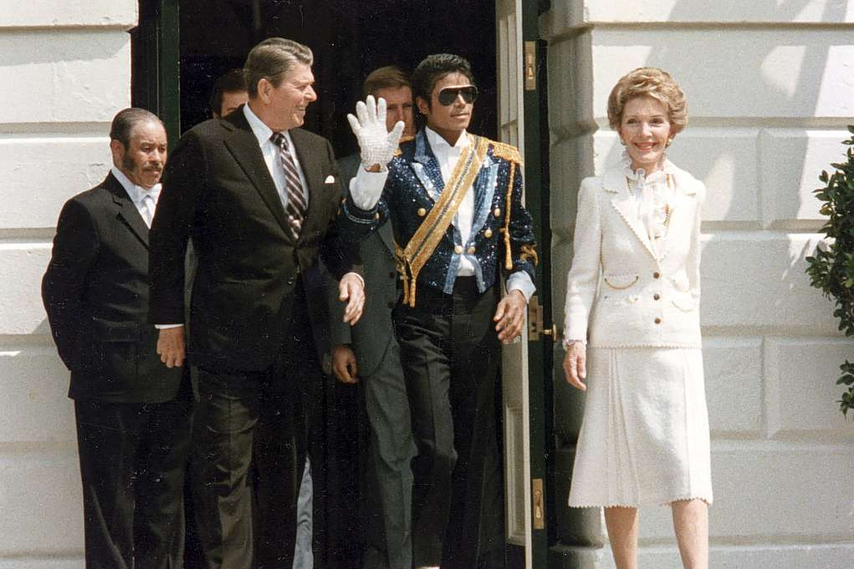 Νέες, «τρομακτικές» φωτογραφίες του Μάικλ Τζάκσον με ανήλικους