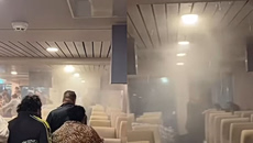 Νέες εικόνες μετά την ενεργοποίηση του συστήματος πυρόσβεσης στο «Νήσος Σάμος» – Γεμάτο σκουπίδια και νερά