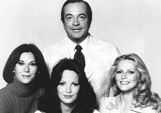 Οι «Άγγελοι του Τσάρλι» ξανασυναντιούνται – 50 χρόνια μετά, η κοινή μάχη με τον καρκίνο και ο φεμινισμός