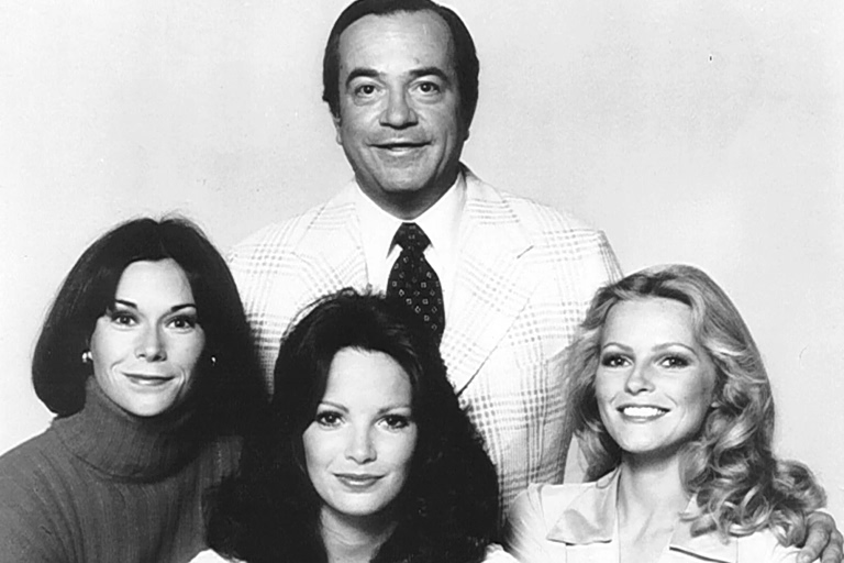 Οι «Άγγελοι του Τσάρλι» ξανασυναντιούνται – 50 χρόνια μετά, η κοινή μάχη με τον καρκίνο και ο φεμινισμός