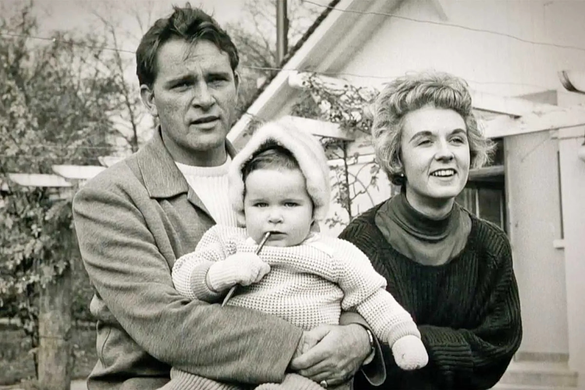 Η κόρη του Ρίτσαρντ Μπάρτον, το διαζύγιο των γονιών της και η σχέση της με την Ελίζαμπεθ Τέιλορ