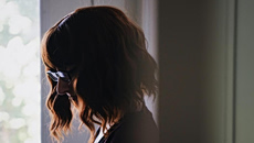 Φρίντα ΜακΦάντεν: Η πιο γνωστή – άγνωστη συγγραφέας της νέας γενιάς αποκαλύφθηκε