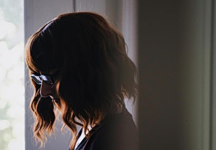 Φρίντα ΜακΦάντεν: Η πιο γνωστή – άγνωστη συγγραφέας της νέας γενιάς αποκαλύφθηκε