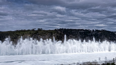 Εντυπωσιακό θέαμα: Ελεγχόμενες εκρήξεις σπάνε τους πάγους στον ποταμό Άμουρ