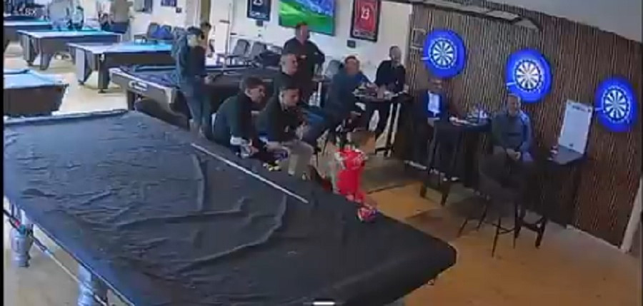 Ο Τζέραρντ πανηγυρίζει σε μπιλιαρδάδικο, το 2-1 της Λίβερπουλ επί της Έβερτον (vid)