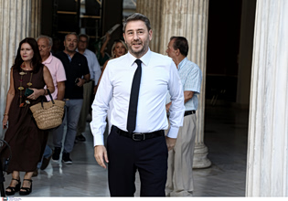 Ανδρουλάκης για 21η Απριλίου: Χρειάζεται νέος αέρας Δημοκρατίας, με μια προοδευτική πολιτική αλλαγή