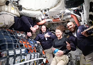 «Άρτεμις II»: Οι αστροναύτες μιλούν για την αποστολή, τη θέα της γης από ψηλά και τα… διαστημικά υδραυλικά