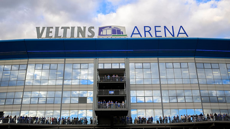 Νεκρός άνδρας εντοπίστηκε στο γήπεδο της Σάλκε – Τι συνέβη