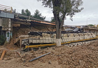 Δήμοι ένωσαν δυνάμεις για την αποκατάσταση της γέφυρας Δενδροποτάμου