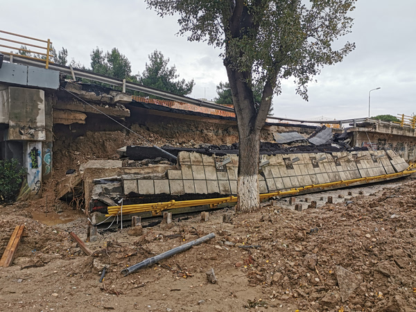 Δήμοι ένωσαν δυνάμεις για την αποκατάσταση της γέφυρας Δενδροποτάμου